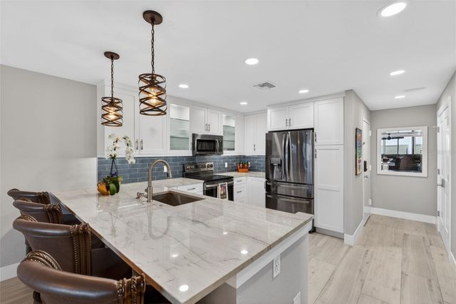 1080 W PEPPERTREE LANE 305A, Sarasota, FL 34242