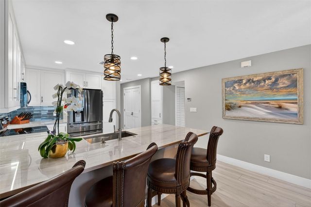 1080 W PEPPERTREE LANE 305A, Sarasota, FL 34242