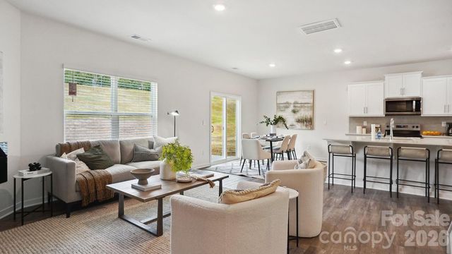 627 Country Oak Drive, Asheville, NC 28804