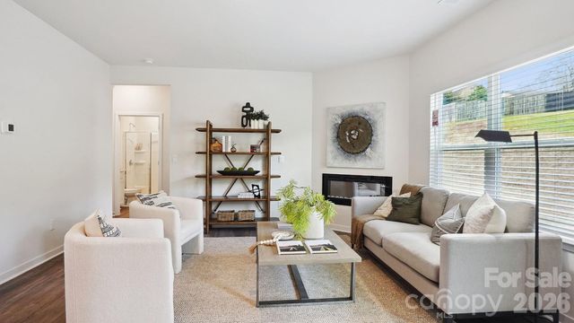 627 Country Oak Drive, Asheville, NC 28804