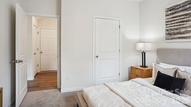 627 Country Oak Drive, Asheville, NC 28804