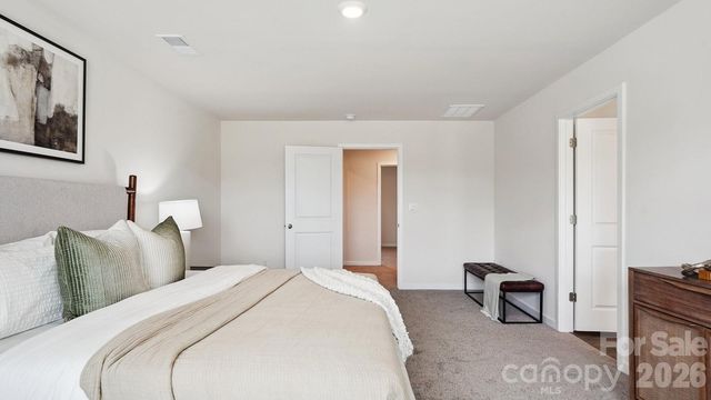 627 Country Oak Drive, Asheville, NC 28804