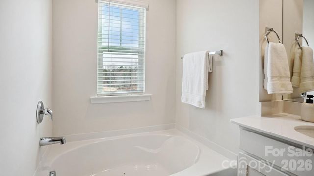 627 Country Oak Drive, Asheville, NC 28804