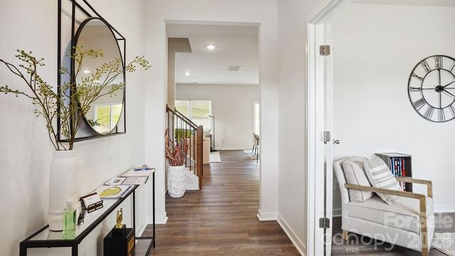 627 Country Oak Drive, Asheville, NC 28804