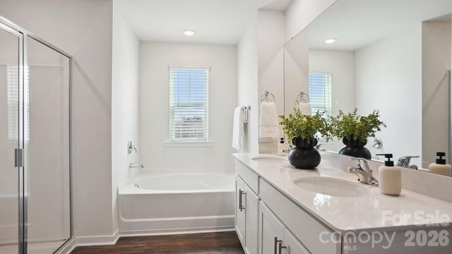 627 Country Oak Drive, Asheville, NC 28804