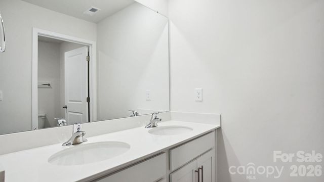 627 Country Oak Drive, Asheville, NC 28804