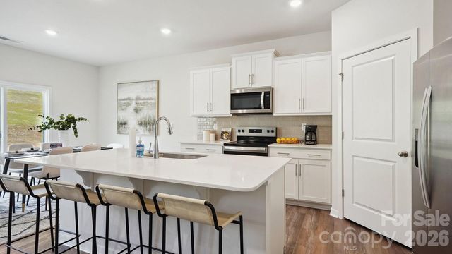 627 Country Oak Drive, Asheville, NC 28804