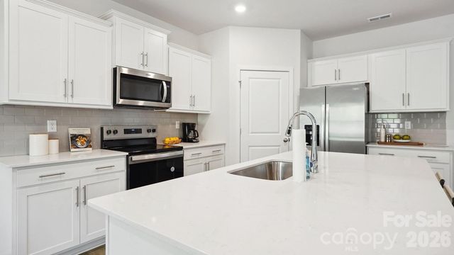 627 Country Oak Drive, Asheville, NC 28804