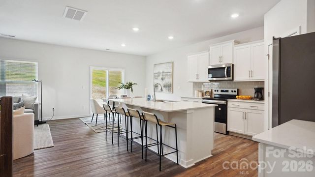 627 Country Oak Drive, Asheville, NC 28804