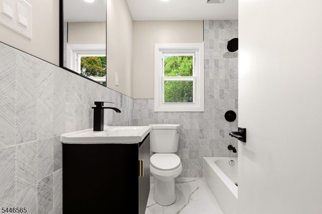 808 Tompkins Ave, South Plainfield Boro, NJ 07080