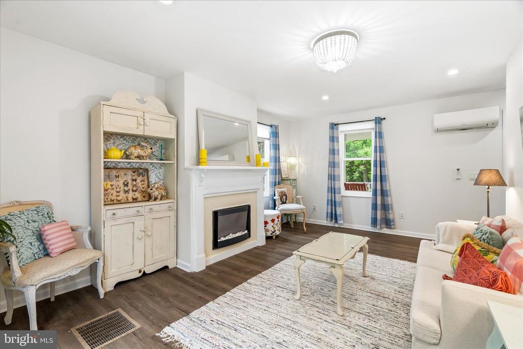 Image 11 of property listing at 4520 MOUNTVILLE RD, Frederick, MD 21703