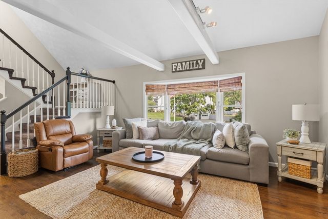 10 Seneca Ln, Wilmington, MA 01887