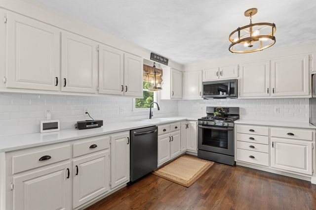 10 Seneca Ln, Wilmington, MA 01887