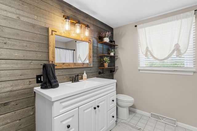 10 Seneca Ln, Wilmington, MA 01887