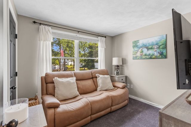 10 Seneca Ln, Wilmington, MA 01887