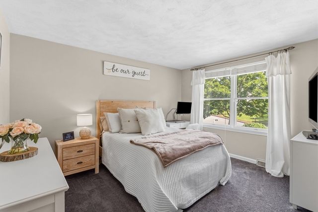 10 Seneca Ln, Wilmington, MA 01887
