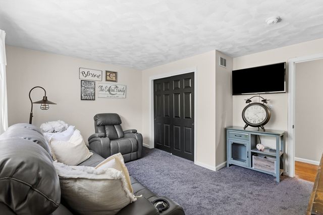 10 Seneca Ln, Wilmington, MA 01887