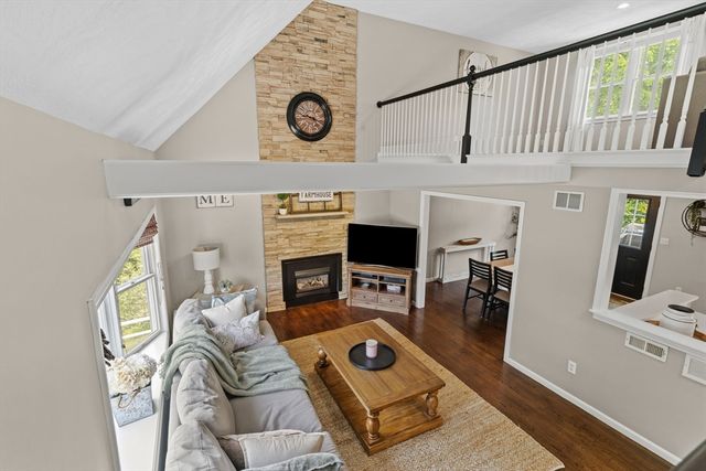 10 Seneca Ln, Wilmington, MA 01887