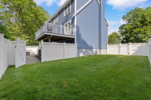 10 Seneca Ln, Wilmington, MA 01887