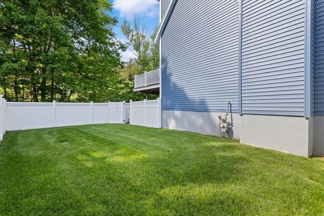 10 Seneca Ln, Wilmington, MA 01887