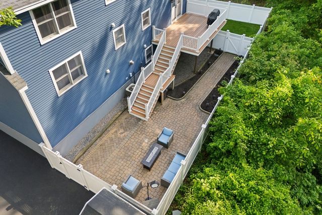 10 Seneca Ln, Wilmington, MA 01887