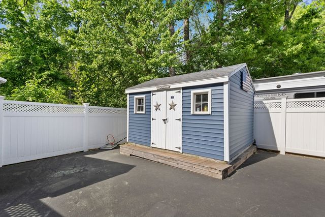 10 Seneca Ln, Wilmington, MA 01887