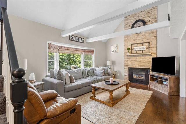 10 Seneca Ln, Wilmington, MA 01887