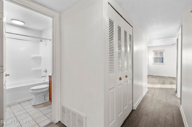 8405 Jan Way, Louisville, KY 40219