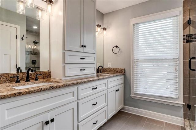 15915 Riggs Road, Stilwell, KS 66085
