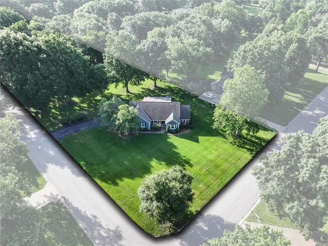 15915 Riggs Road, Stilwell, KS 66085