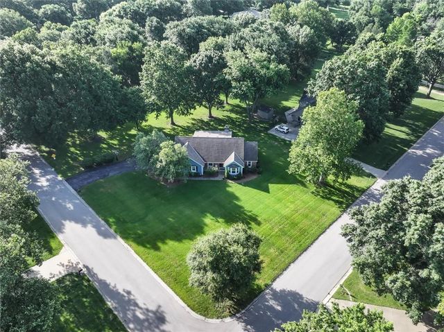 15915 Riggs Road, Stilwell, KS 66085