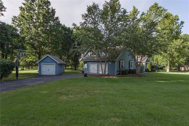 15915 Riggs Road, Stilwell, KS 66085