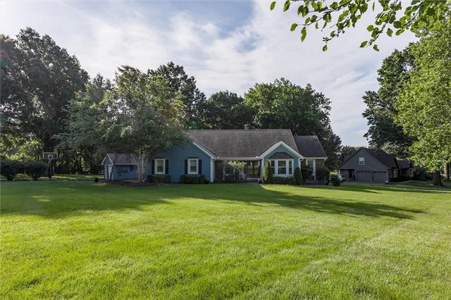 15915 Riggs Road, Stilwell, KS 66085