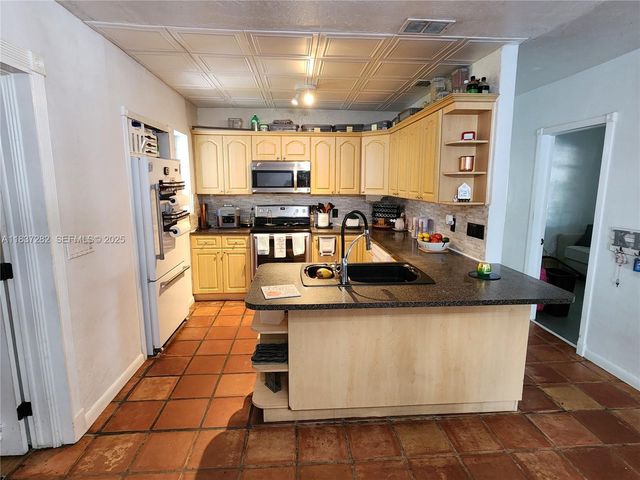 3521 E 8th Avenue, Hialeah, FL 33013
