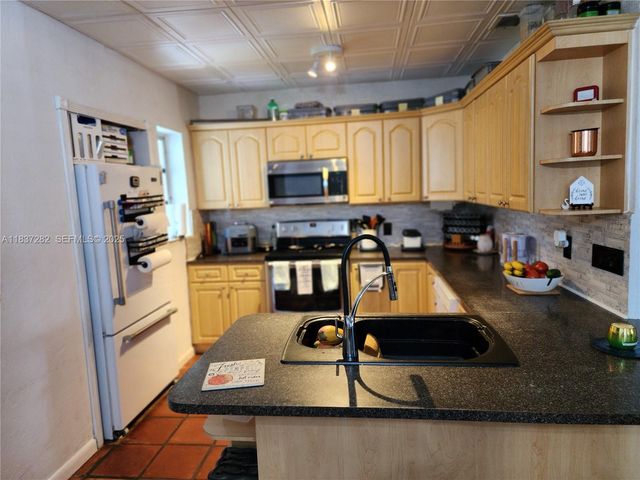 3521 E 8th Avenue, Hialeah, FL 33013
