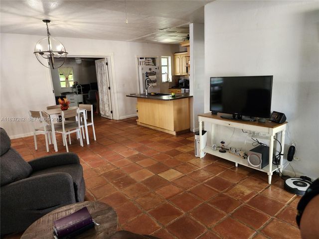 3521 E 8th Avenue, Hialeah, FL 33013