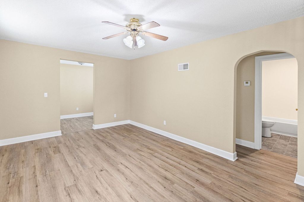 Image 17 of property listing at 21 Mills Cart Road, Salem, IL 62881