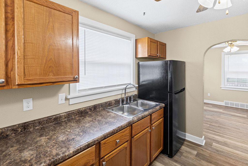 Image 20 of property listing at 21 Mills Cart Road, Salem, IL 62881