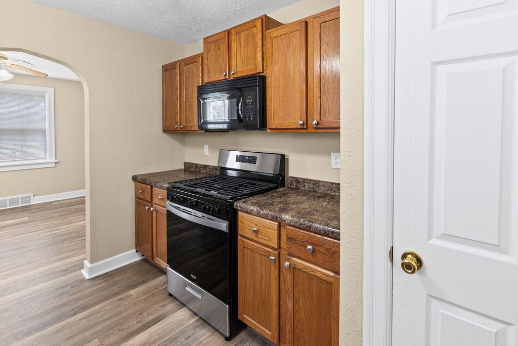 Image 21 of property listing at 21 Mills Cart Road, Salem, IL 62881