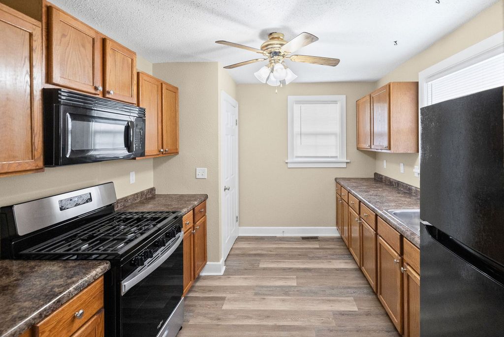 Image 22 of property listing at 21 Mills Cart Road, Salem, IL 62881