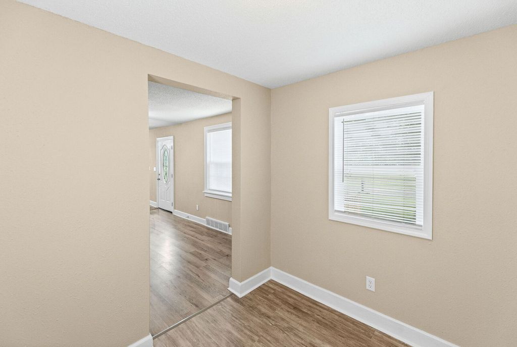 Image 24 of property listing at 21 Mills Cart Road, Salem, IL 62881