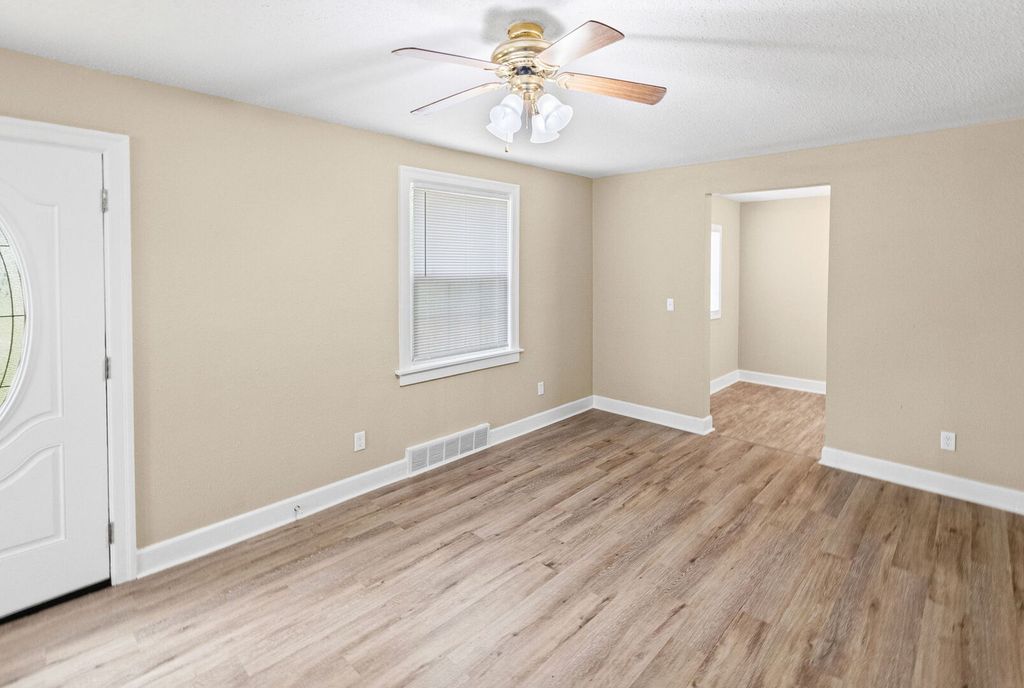 Image 25 of property listing at 21 Mills Cart Road, Salem, IL 62881