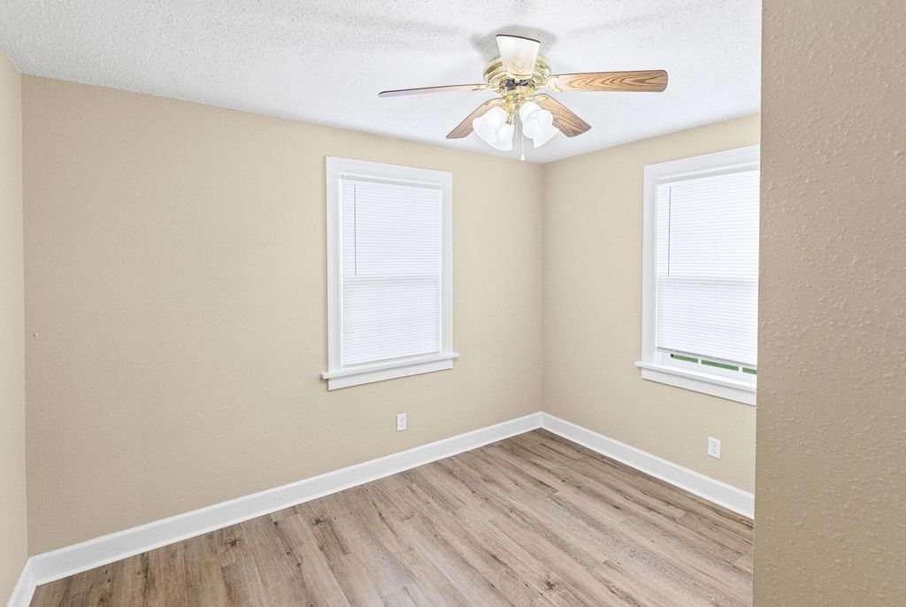 Image 27 of property listing at 21 Mills Cart Road, Salem, IL 62881