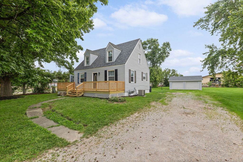 Image 4 of property listing at 21 Mills Cart Road, Salem, IL 62881