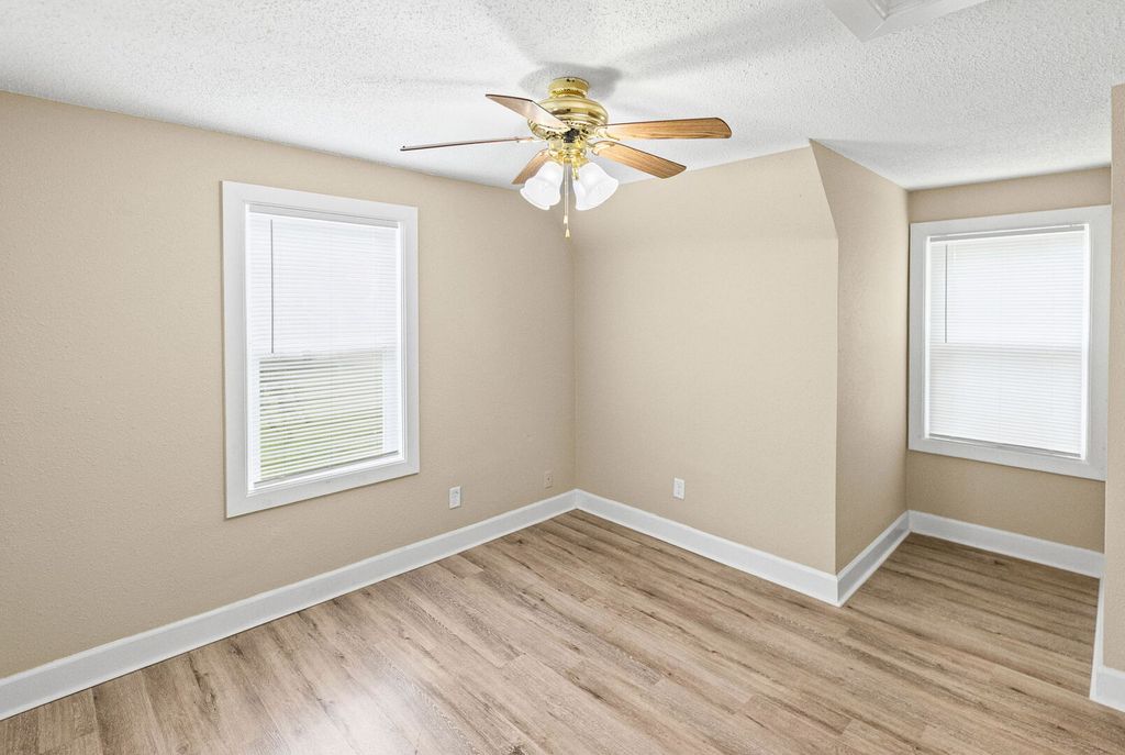 Image 32 of property listing at 21 Mills Cart Road, Salem, IL 62881