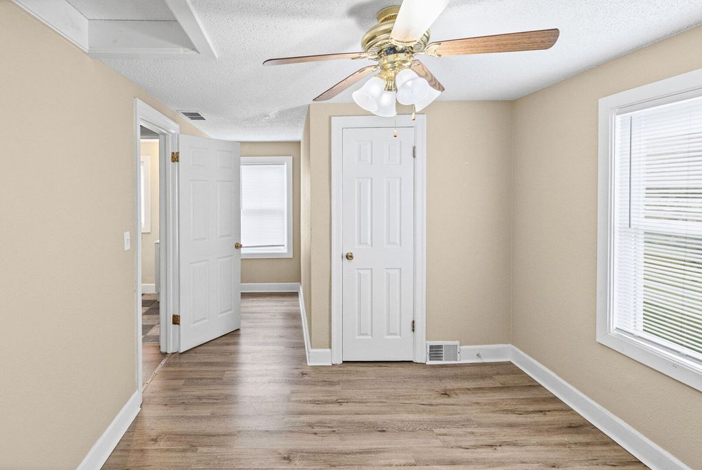 Image 33 of property listing at 21 Mills Cart Road, Salem, IL 62881
