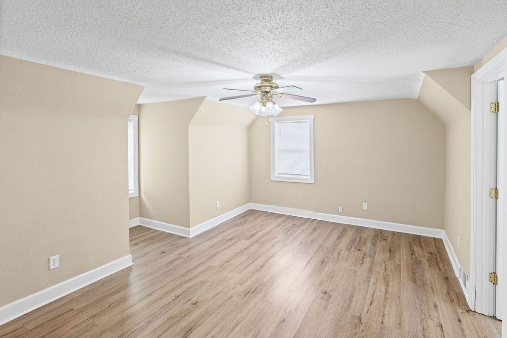 Image 34 of property listing at 21 Mills Cart Road, Salem, IL 62881