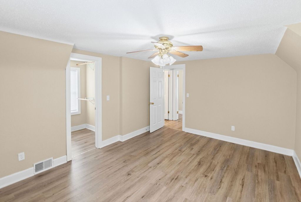 Image 37 of property listing at 21 Mills Cart Road, Salem, IL 62881