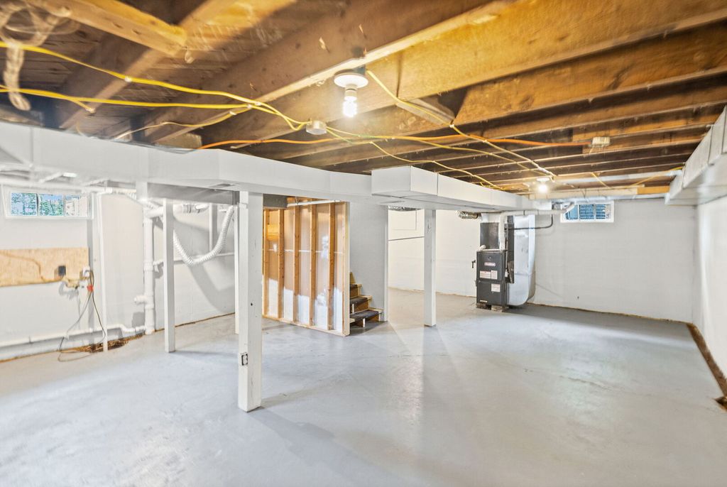 Image 39 of property listing at 21 Mills Cart Road, Salem, IL 62881