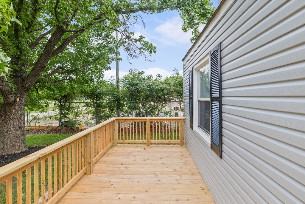 Image 5 of property listing at 21 Mills Cart Road, Salem, IL 62881
